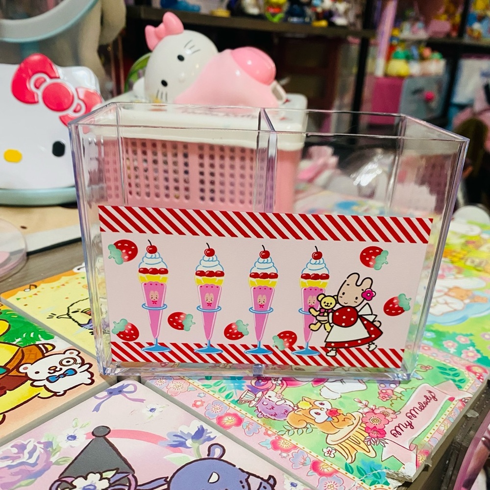 Marroncream pen holder